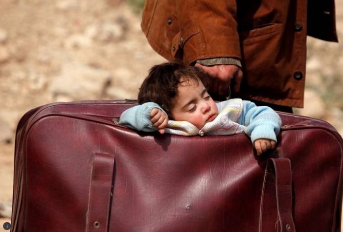 Civilians-flee-as-two-big-Syria-battles-enter-decisive-phases-701x476